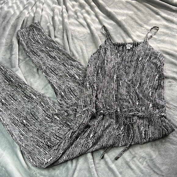 🎯NWOT Splendid Etched Arrow Print Jumpsuit Size Small - Picture 4 of 10